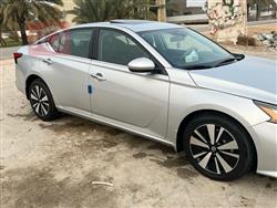 نيسان ألتيما